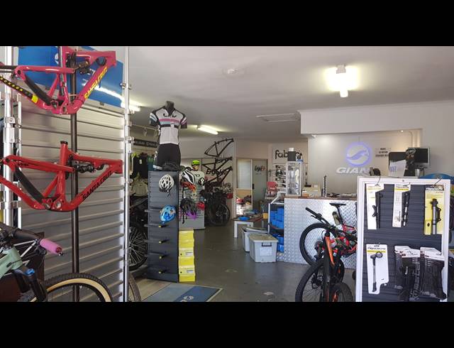 200M² BUSINESS TO LET IN BELLVILLE CENTRAL